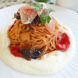 夏野菜カポナータと生ハムの冷製パスタ