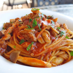 いろいろ茸と牛すじのアラビアータ