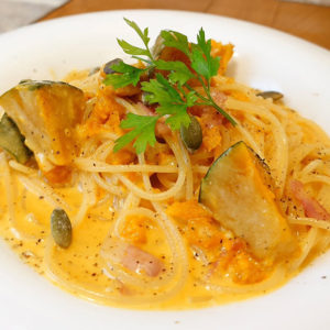 南瓜とベーコンのクリームソース カレー風味