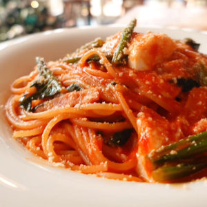 ほうれん草とベーコン、モッツァレラのトマトクリーム