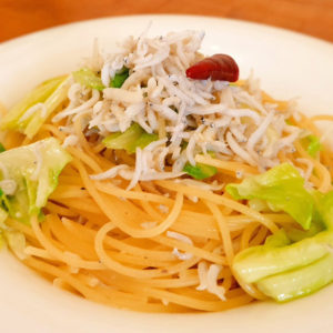 春キャベツと釜揚げしらすのアンチョビペペロンチーノ