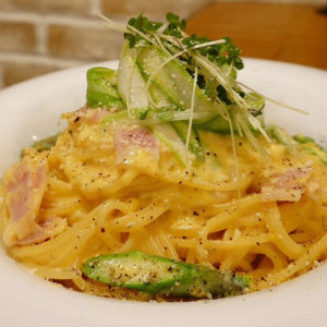 アスパラとベーコンのカルボナーラ