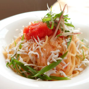 明太子と釜揚げしらすの和風パスタ 香味野菜添え