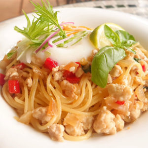 鶏ひき肉のガパオ風パスタ