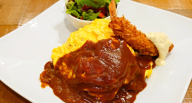 とろっとチーズのオムライス＆海老フライ